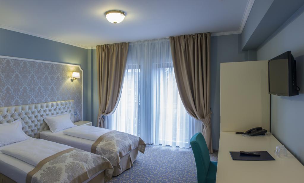 Hotel Bulevard Hunedoara Exteriör bild